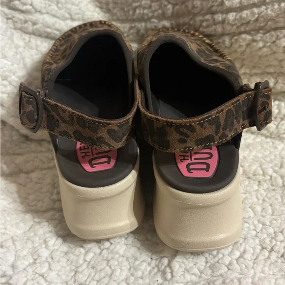 HEYDUDE
DELRAY CLOG SUEDE Wedge sandals brown leapord Print Platform Slingback - Picture 6 of 9
